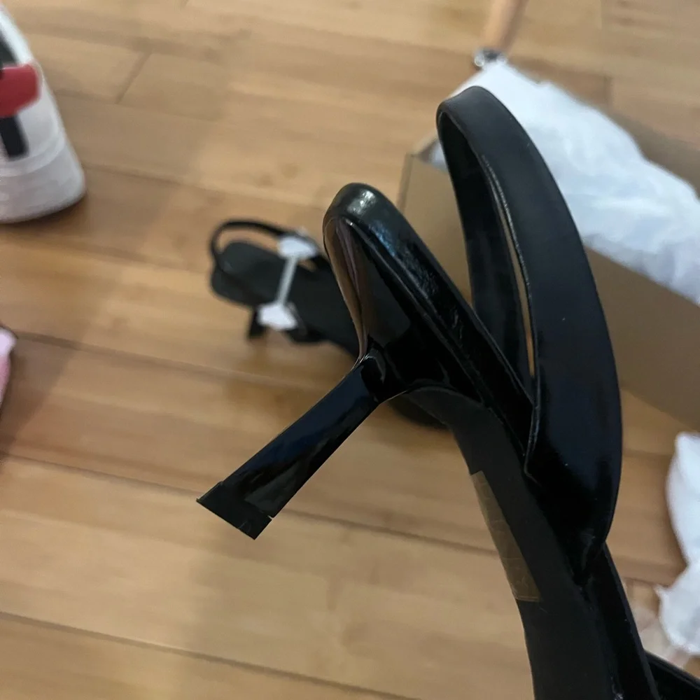 Sling back closed toe kitten heels - Picture 3 of 3